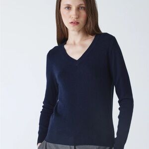 Tahari 100% 2-ply cashmere Deep Blue V-Neck Sweater size S